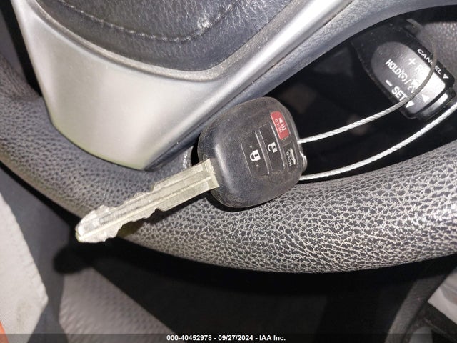 Toyota COROLLA LE 2018 5YFBURHE0JP854754 Image 11