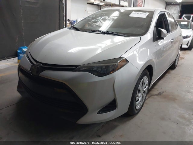 Toyota COROLLA LE 2018 5YFBURHE0JP854754 Image 2