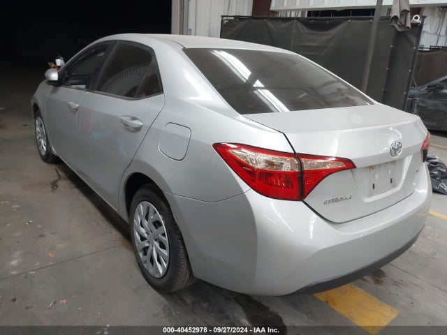 Toyota COROLLA LE 2018 5YFBURHE0JP854754 Image 3