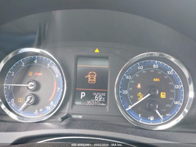 2T1BURHE9KC193033 Toyota COROLLA LE