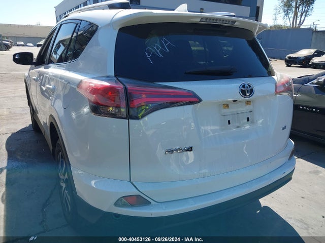 Toyota RAV4 LE 2016 JTMZFREV3GJ073320 Image 3