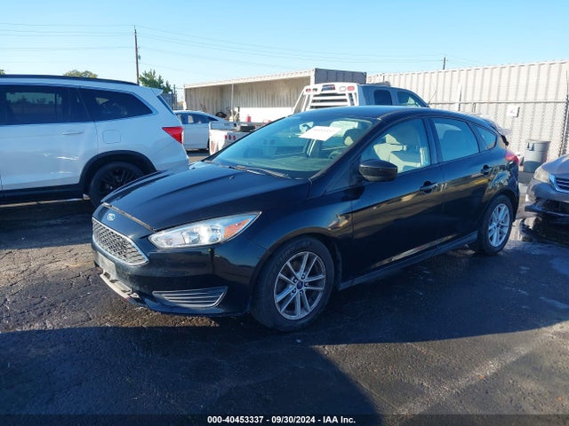 Ford FOCUS SE 2018 1FADP3K27JL261189 Image 2