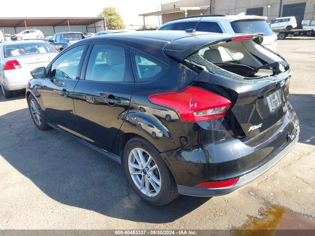Ford FOCUS SE 2018 1FADP3K27JL261189 Image 3