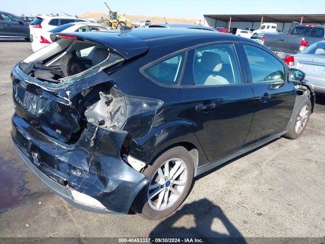 Ford FOCUS SE 2018 1FADP3K27JL261189 Image 4