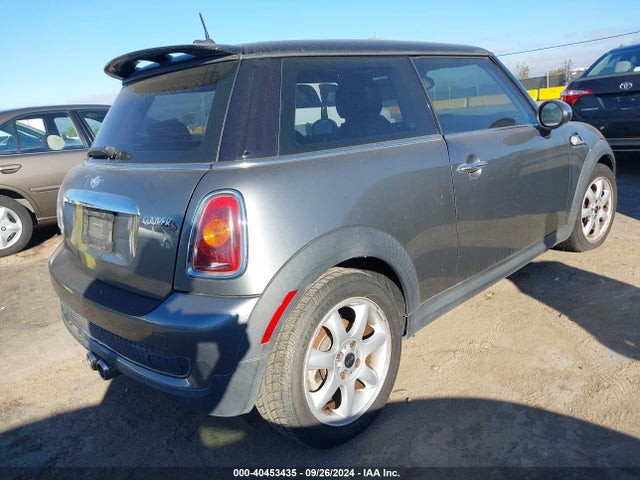 2007 MINI COOPER S WMWMF73517TL92802 Photo 3