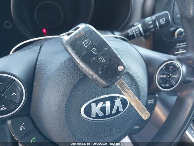 KIA SOUL + 2017 KNDJP3A57H7410602 Image 11