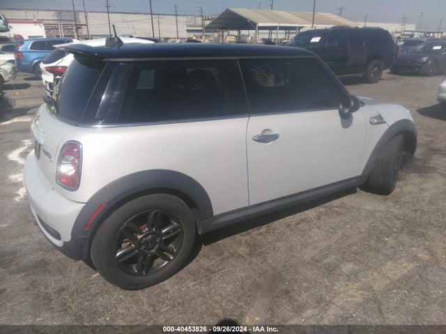 2011 MINI COOPER S WMWSV3C57BTY12929 Photo 3