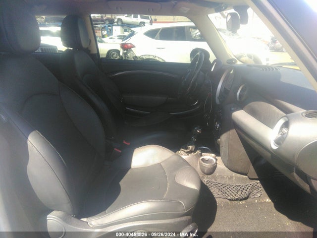 2011 MINI COOPER S WMWSV3C57BTY12929 Photo 4