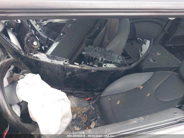 2010 MINI COOPER CLUBMAN WMWML3C56ATX38173 Photo 4