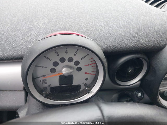 2010 MINI COOPER CLUBMAN WMWML3C56ATX38173 Photo 6