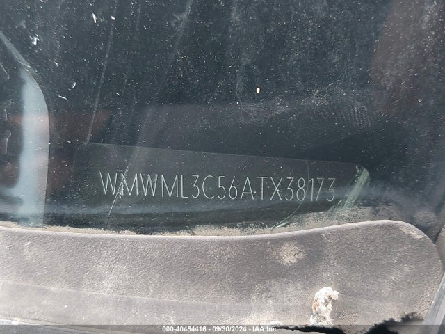 2010 MINI COOPER CLUBMAN WMWML3C56ATX38173 Photo 8