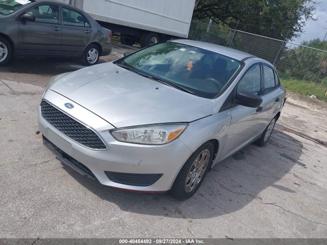 Ford FOCUS S 2016 1FADP3E22GL224071 Image 2
