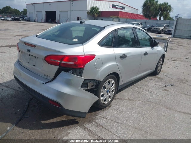 Ford FOCUS S 2016 1FADP3E22GL224071 Image 4