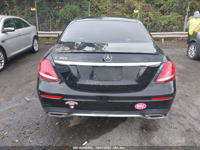 Mercedes-Benz E 300 2018 WDDZF4JB7JA406291 Image 16