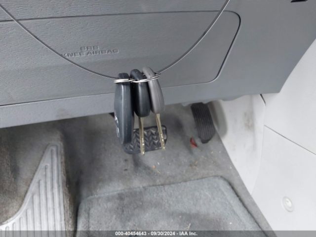 5TDKK3DC2ES505907 Toyota Sienna Le V6 8 Passenger