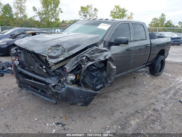 3C6UR5CLXJG223726 RAM 2500 Tradesman  4x4 6'4 Box