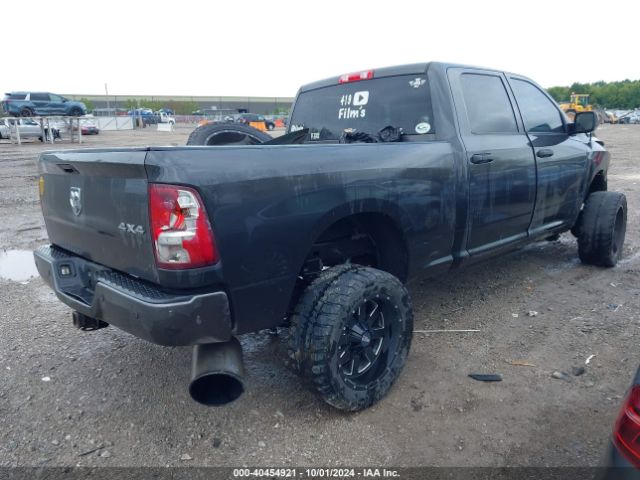 3C6UR5CLXJG223726 RAM 2500 Tradesman  4x4 6'4 Box
