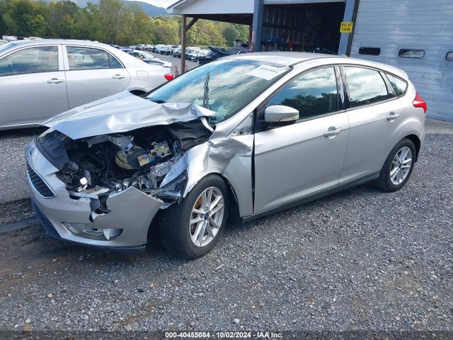 Ford FOCUS SE 2015 1FADP3K26FL233715 Image 2