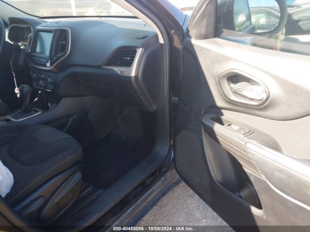 1C4PJLCS4HW549638 Jeep Cherokee Latitude Fwd