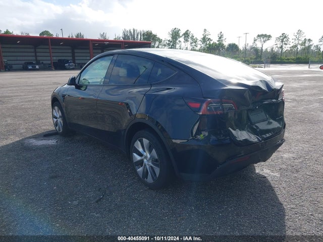 2023 TESLA MODEL Y 7SAYGDEE8PA075843 Photo 2
