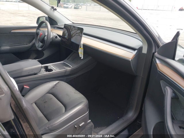 2023 TESLA MODEL Y 7SAYGDEE8PA075843 Photo 4