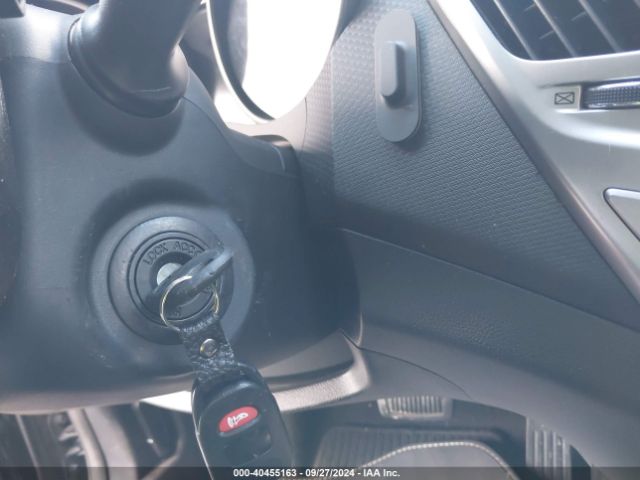 KMHTC6AD6EU211319 Hyundai Veloster Base W/black