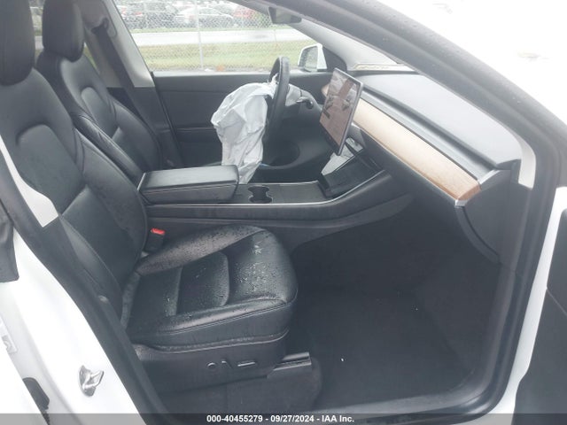 2021 TESLA MODEL Y 5YJYGDEEXMF076973 Photo 4