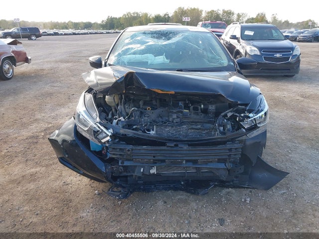 3N1CN8EV3ML836303 Nissan Versa Sv Xtronic Cvt