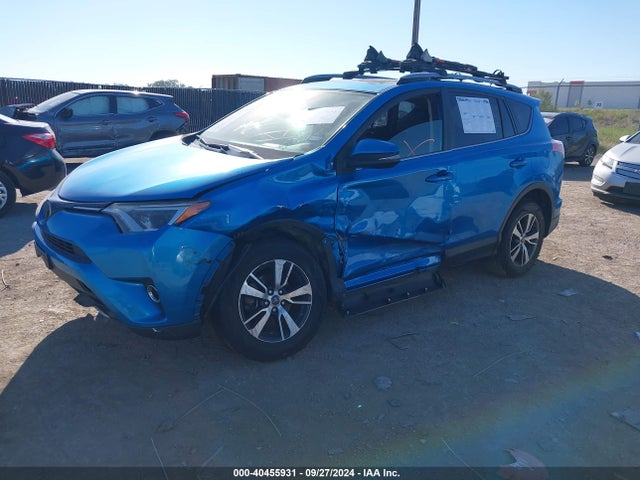 Toyota Rav4 Xle 2017 JTMRFREV3HD204262 Image 2
