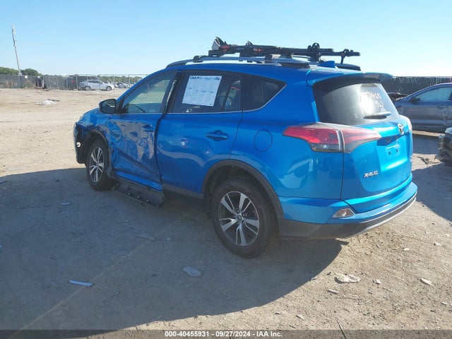 Toyota Rav4 Xle 2017 JTMRFREV3HD204262 Image 3