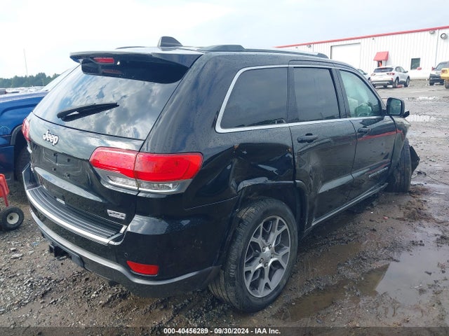 1C4RJFBG7JC157039 Jeep Grand Cherokee Sterling Edition 4x4