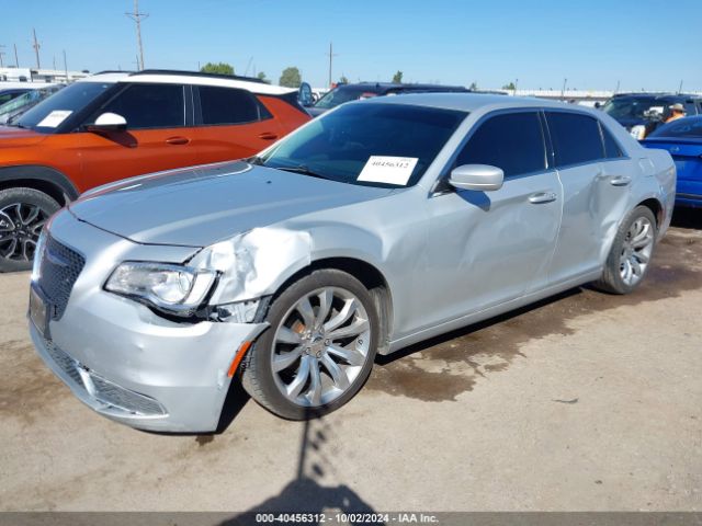 2C3CCAAG4KH666318 Chrysler 300 Touring L