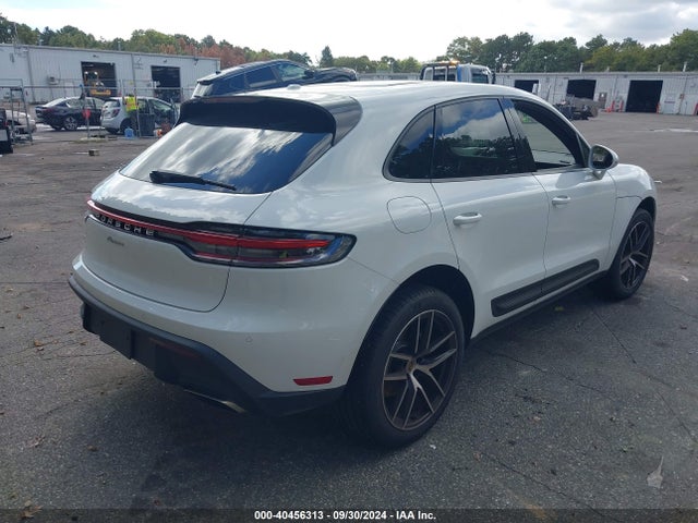 2024 PORSCHE MACAN WP1AA2A56RLB16921 Photo 3