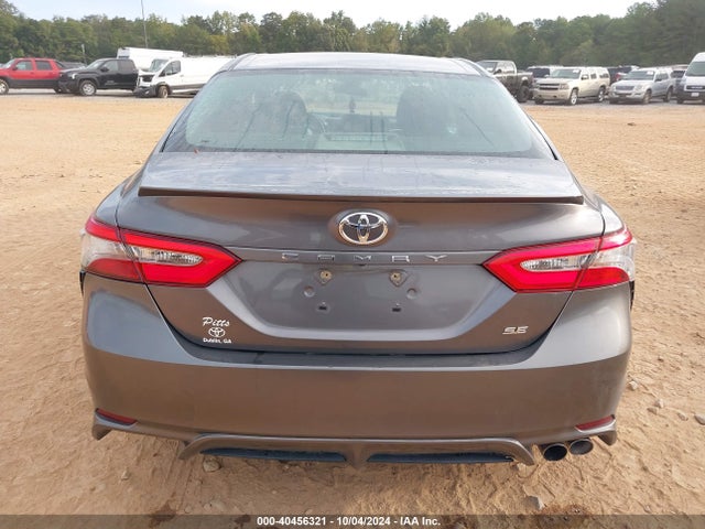 4T1B11HK0JU136653 Toyota CAMRY SE