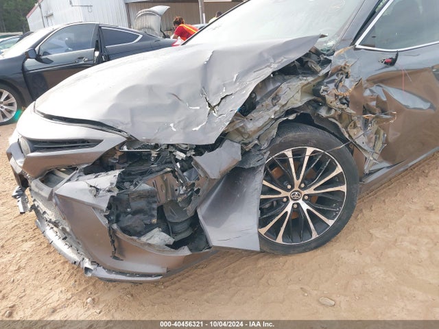 4T1B11HK0JU136653 Toyota CAMRY SE