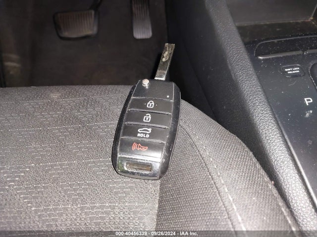 Продаж на аукціоні авто 2018 Kia Rio S, vin: 3KPA24AB8JE100250, номер лоту: 40456339