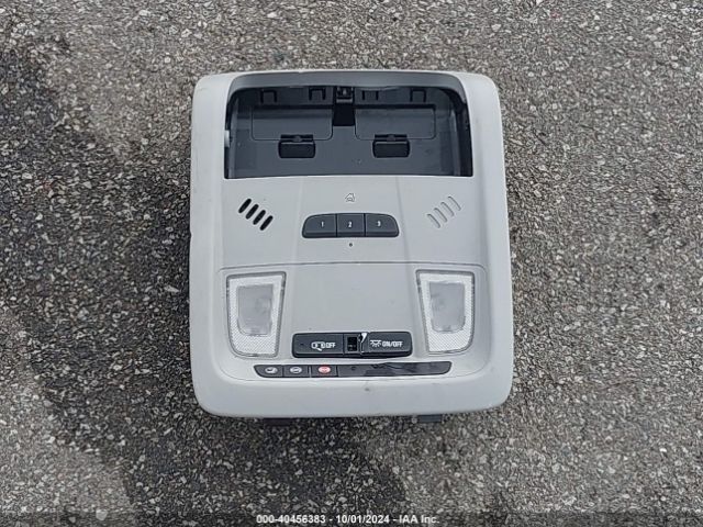 2GNAXSEVXJ6261359 Chevrolet EQUINOX LT