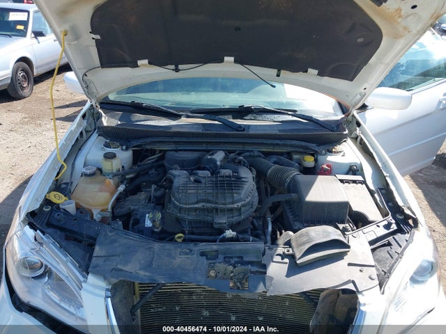 1C3BCBEG2EN131060 Chrysler 200 Touring