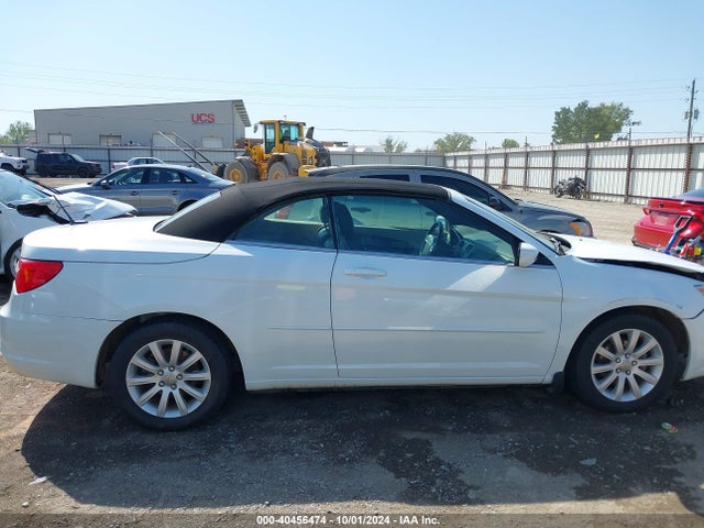 1C3BCBEG2EN131060 Chrysler 200 Touring