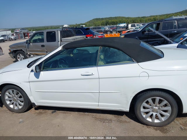 1C3BCBEG2EN131060 Chrysler 200 Touring