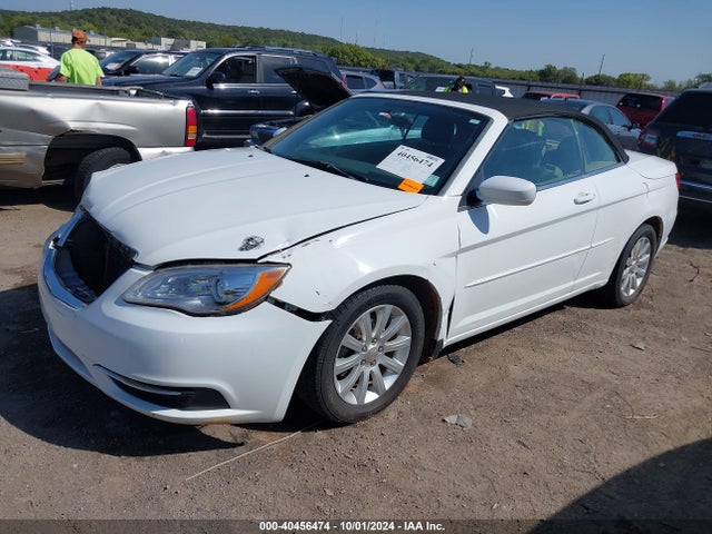 1C3BCBEG2EN131060 Chrysler 200 Touring