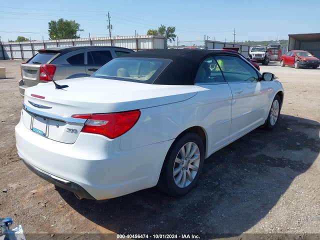 1C3BCBEG2EN131060 Chrysler 200 Touring