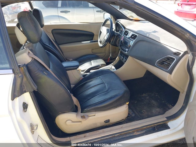 1C3BCBEG2EN131060 Chrysler 200 Touring