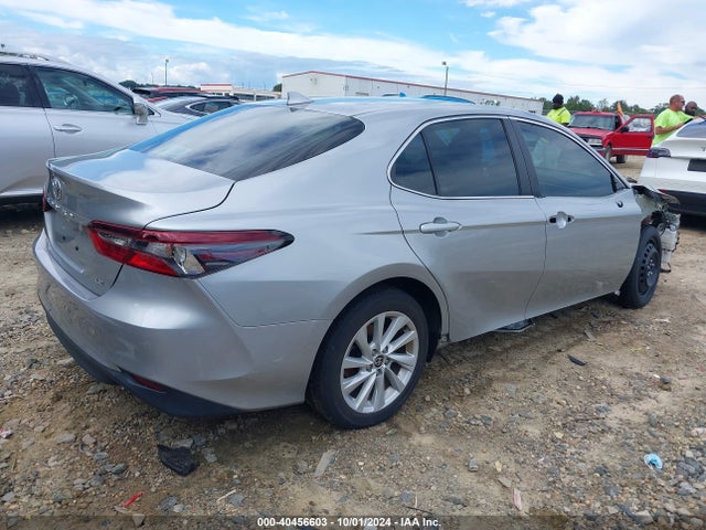 Toyota CAMRY LE 2022 4T1C11AK2NU070305 Image 4