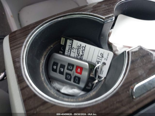 5TDYZ3DC2HS809944 Toyota Sienna Xle 8 Passenger