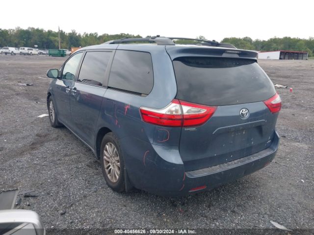 5TDYZ3DC2HS809944 Toyota Sienna Xle 8 Passenger