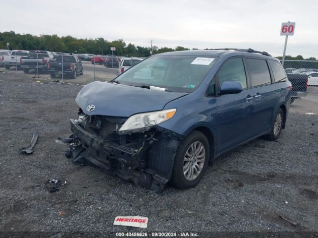 5TDYZ3DC2HS809944 Toyota Sienna Xle 8 Passenger