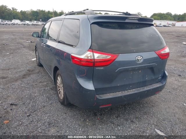 5TDYZ3DC2HS809944 Toyota Sienna Xle 8 Passenger
