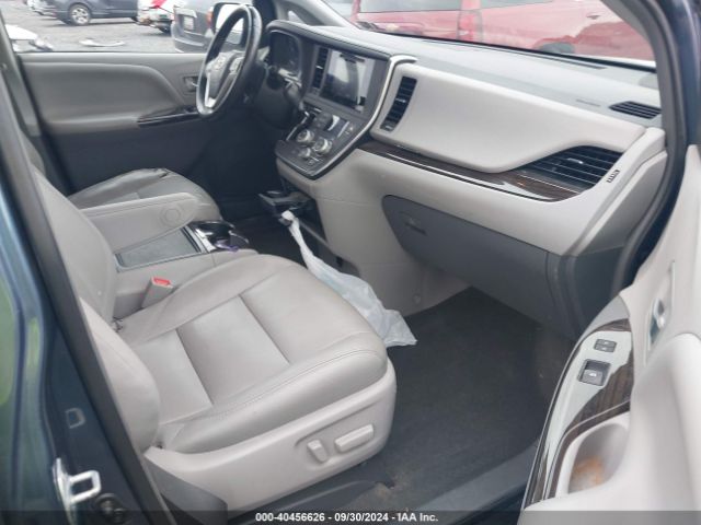 5TDYZ3DC2HS809944 Toyota Sienna Xle 8 Passenger