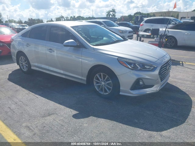 2019 5NPE24AF2KH796797 main image